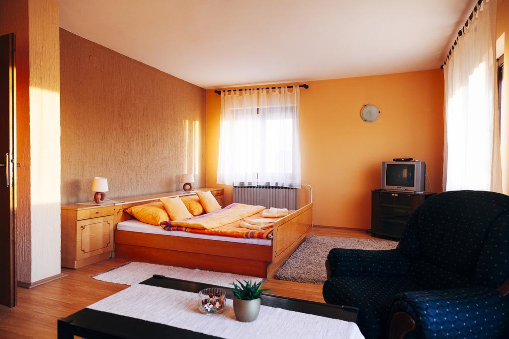 Apartmani Maraton Вуковар Стая снимка